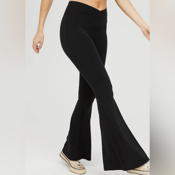 aerie Pants - OFFLINE By Aerie Real Me High Waisted Crossover Rib Super Flare Legging EUC